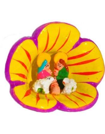 Crèche dans une fleur