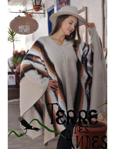 Poncho andin couleur beige...