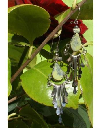 Paire de boucles d'oreilles en serpentine